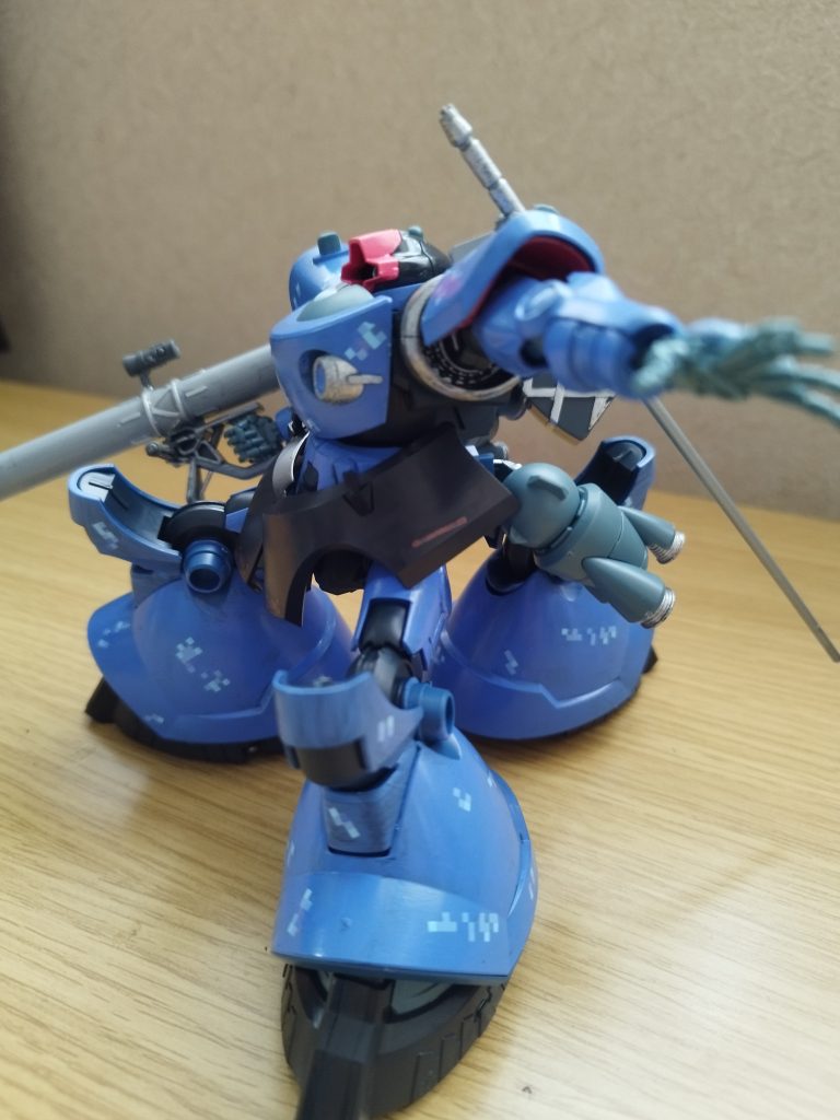 身体や、肩、足などは元々のリックドムと大差はなくめっちゃかっいいです☆今回武装はヒートサーベル、ジャイアント・バズ、電磁ハリケーンです