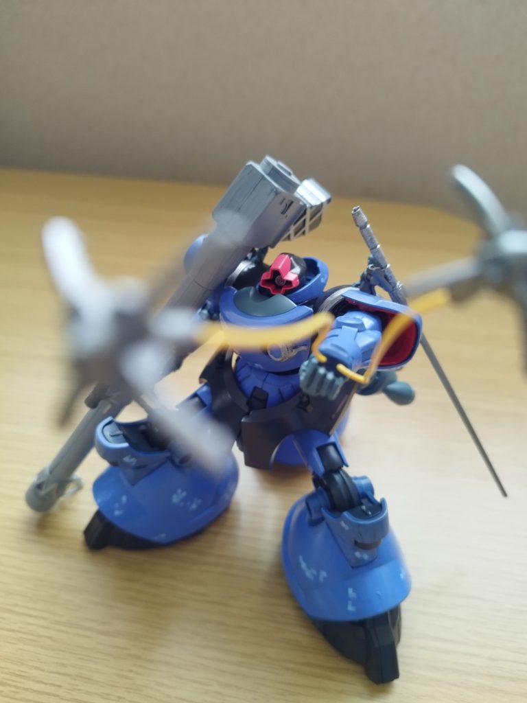 電磁ハリケーンはこんな感じでお手々から射出できます！リックドムもグフみたいな線状の武器が追加されていて結構好きですね