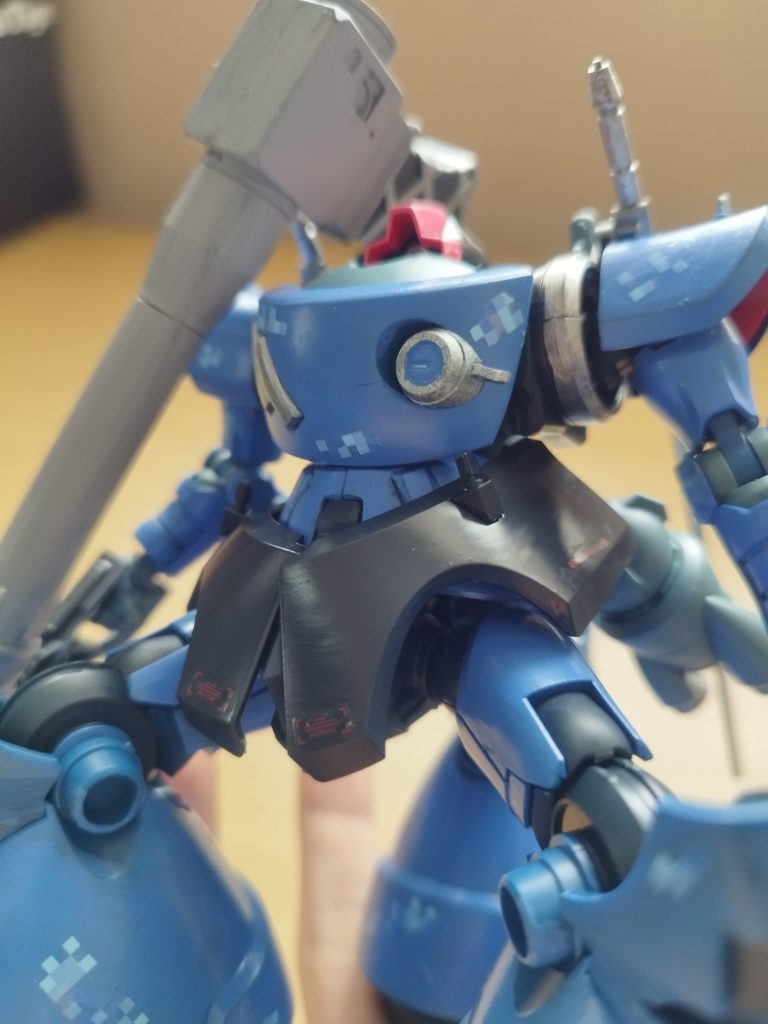 上から見上げるアングルは神ですねこんな感じで発売日にすぐ買い全塗装、合計13時間かかりました。始めてかな？発売日に全塗装はカラーリングニュートラルグレー5，レッドスーパーシルバーmsライトブルーニュートラルグレーイエローホワイトブラックとなります！閲覧いただきありがとごいました！