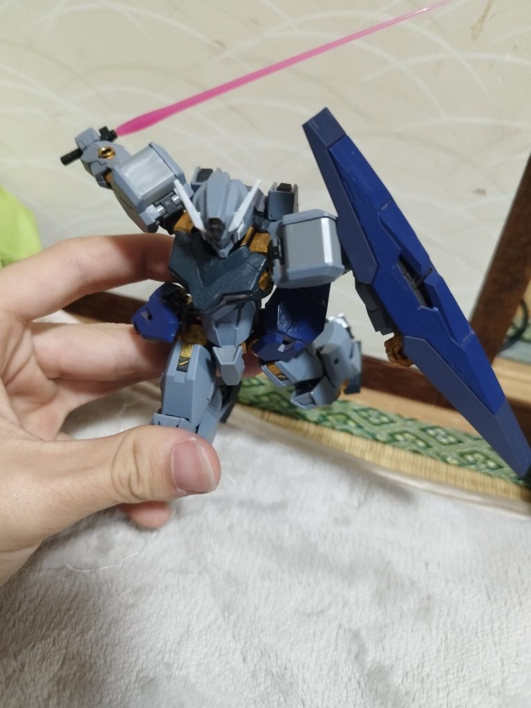 この身体ならかなり身軽なビームサーベル捌きができますね〜ポーズショット↓