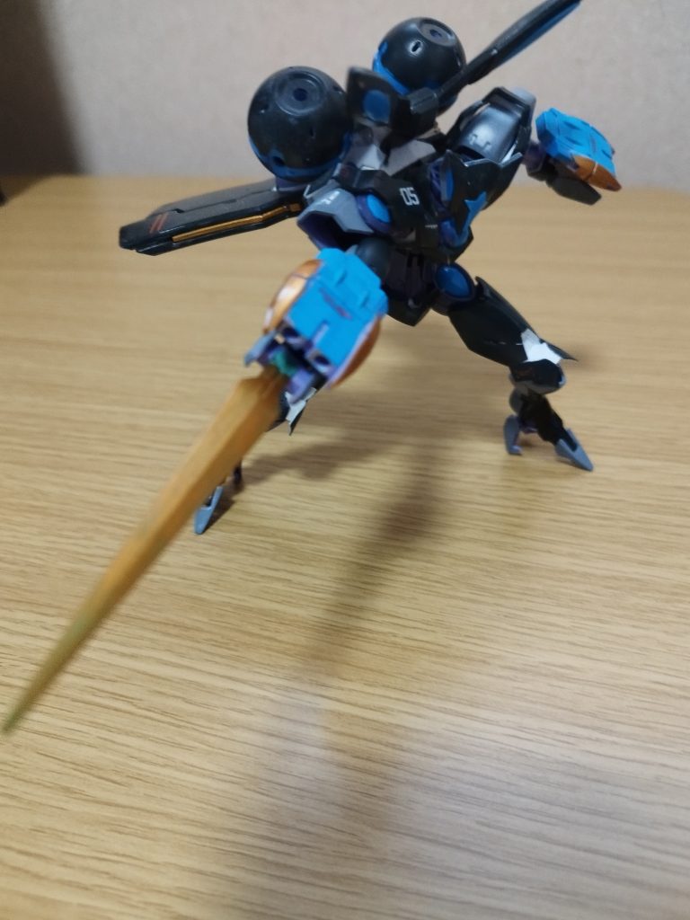 主に月攻撃、斬撃攻撃が基本ですね。この光兎ソードは軽くなっているので身軽に動けたりします