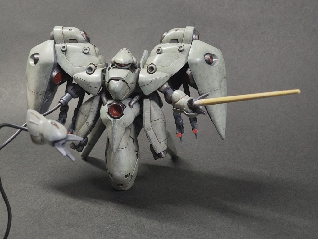 武器はビームサーベルのみで、あとは腕が飛んでいく偽オールレンジ攻撃。ビームサーベルの黄色は持っている色の中で雰囲気。