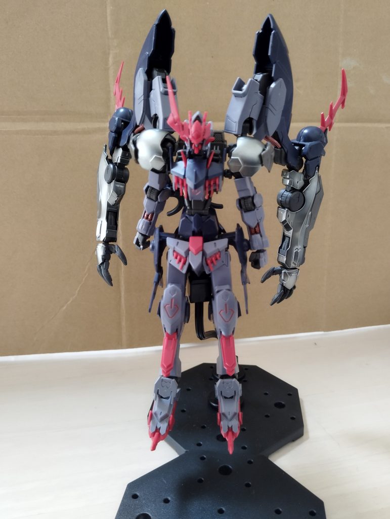 悪魔っぽい翼をイメージして。