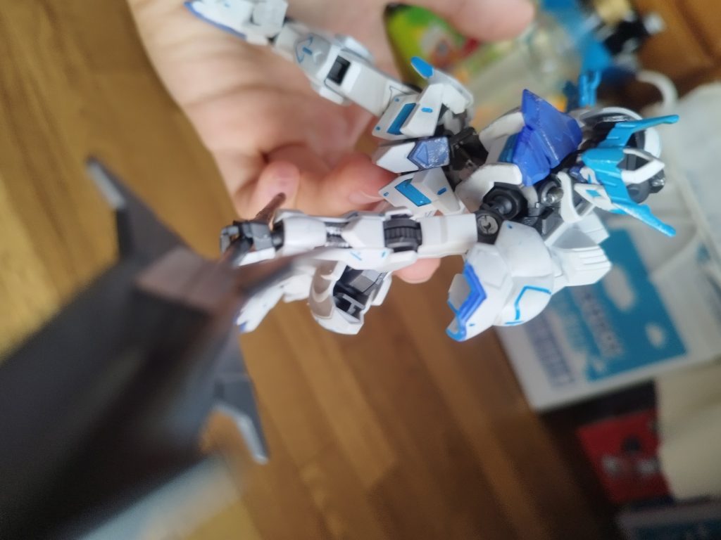 あのーもう言葉を失うほどかっこいいです語彙力損失中カラーリングに行きましょうブルーホワイトブラックスーパーシルバー金今回はバルバトスを塗装しやした!またね〜