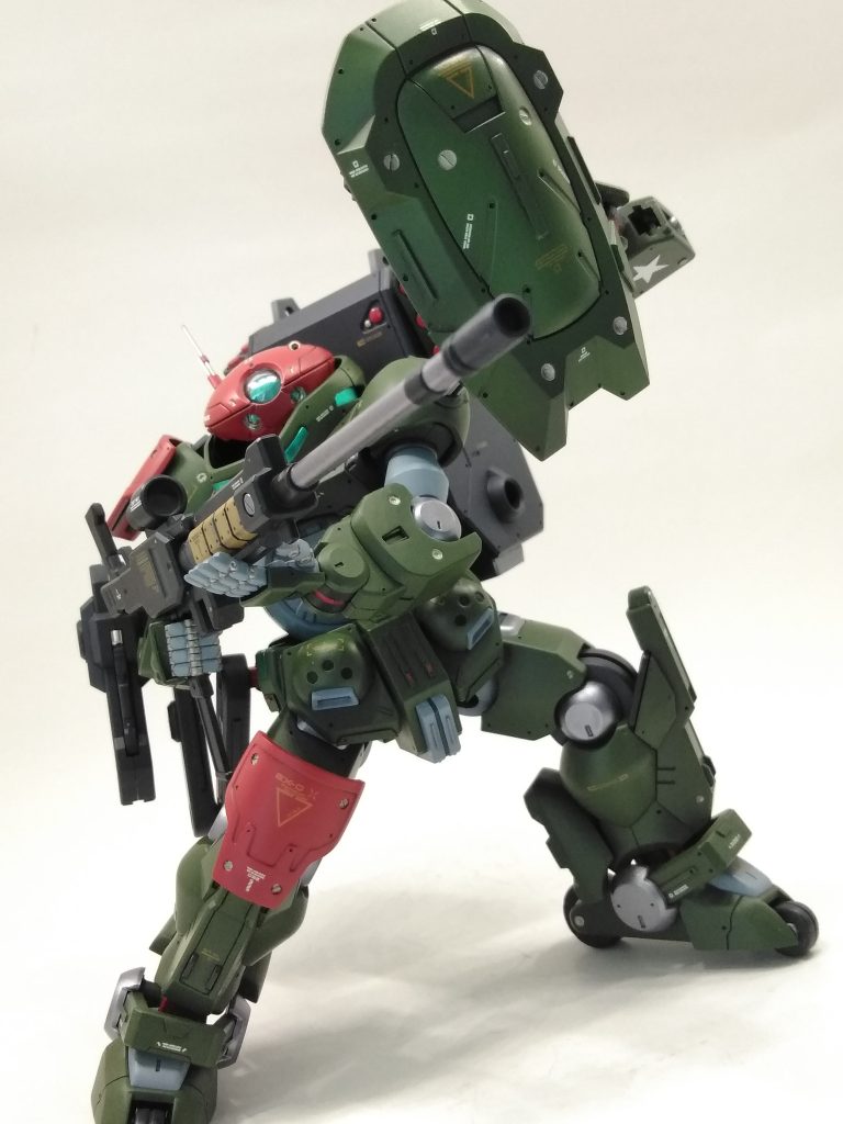 アームでシールド使いガードしながら攻撃!!　的なイメージ