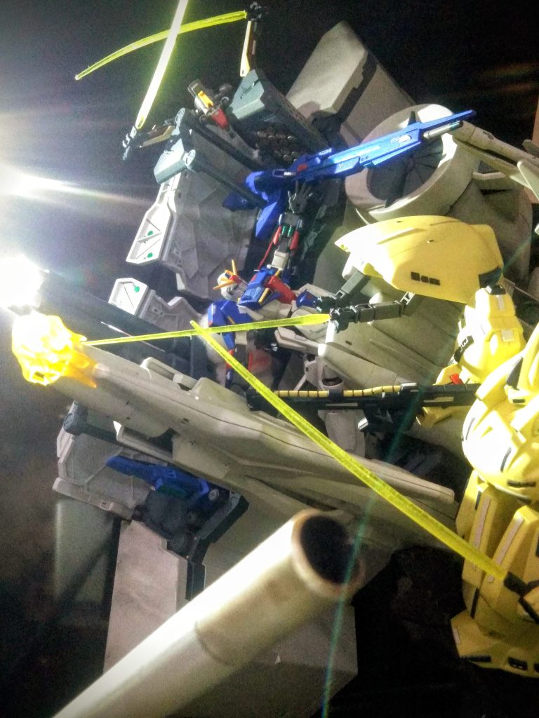 ティターンズ部隊を圧倒的火力で蹂躙する『デンドロ ゼータ(SC30さん機体名称を御借りします)』😁⤴️⤴️攻撃阻止の為自律ドローンを繰り出す『ジ・O』🤩熾烈を極める一進一退の大攻防(((😖)))