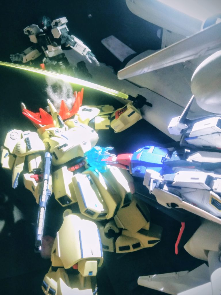 『天斗 特務大尉達』が見守る前で『ジ・O』にスイカバー🍉アタッ🤐→突撃を敢行する『カミーユ』😆しかし!『シロッコ』の執念が動かない『ジ・O』より『ジ・O CORE』を分離脱出させました?🙃? 『ジ・O CORE』🤔スタンド(幽波紋)名は『Witness to history(時代の立会人)』能力は「人心をタブらかす」・・・は、辞めときますか((ノ∀`)・゚・。 アヒャヒャヒャヒャ