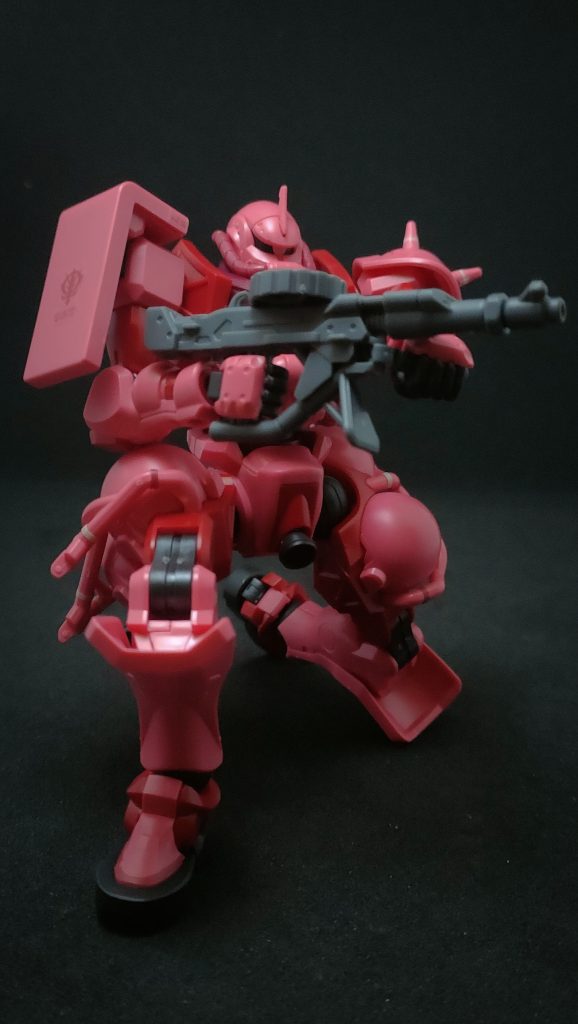 GQシリーズは作るのがホントに愉しいです。そして関節もよく動きます。大昔のキットからは想像も出来ませんよね。直立不動明王でしたからね(笑)GQシリーズは手持ちのキットは、残すところ赤いガンダムとゲルググボカタ機で一先ず締めくくりとなります。切望するキケロガとゾックが出れば…ハンブラビも破格になって手に入りやすくなった時にでも考えたいと思います。それでは最後までご覧頂きありがとうございました。またせっせと作りますよ～。