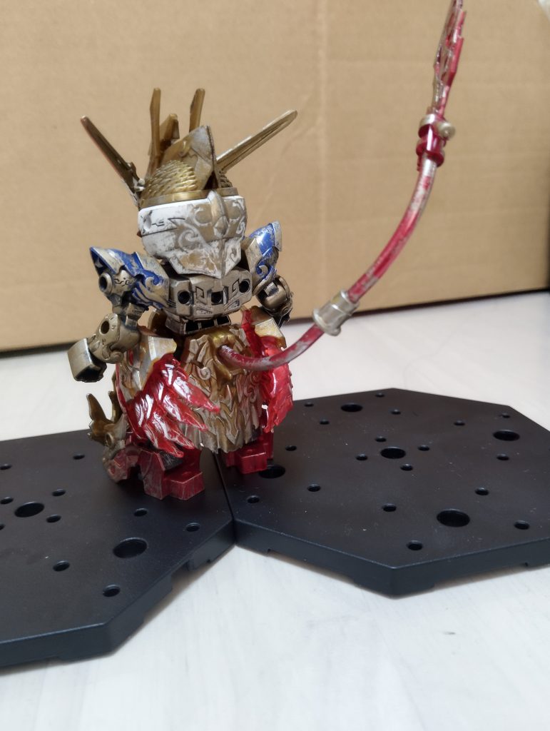 後ろ。シルバーのブラッシングの上に、ゴールドをブラッシングしてます。カッコいい感じになった所と、ただ汚い感じの所の差が激しいですが、意外と気に入ってます✨