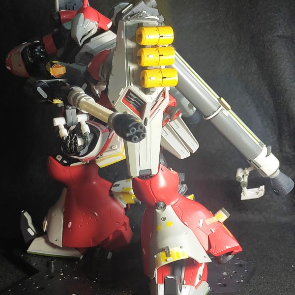 ヤクト・ドーガ( クェス)改修進捗ハンドパーツが握り手しかないため、関節技EX 極み手に差し替え手の甲はキットから流用している&nbsp;またファンネルが安定していないため、ネオジム磁石(2mm)を仕込んでポロリしにくくいたその他足をいじってディテールを増やす等、好きな感じに調整&nbsp;ガトリングガンは砲身の長さや持ち手の位置を変えるなど、無理なくポージング出来るようにオリ武器にしている&nbsp;ひとまず全身に手を入れ終えたので、洗浄→サフに進める装甲は黒立ち上げで、ほんのりグラデを目指す（6枚目）