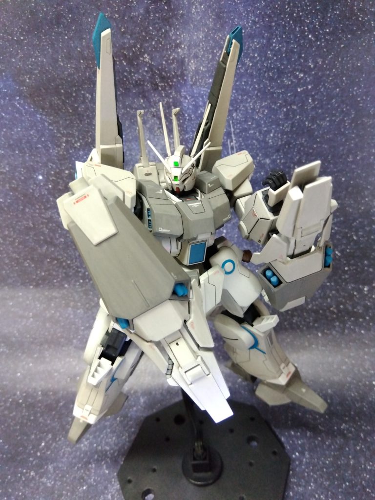 某ショップのバラ売りパーツでシールドを追加。このシールドは両腕に装備したくなります。