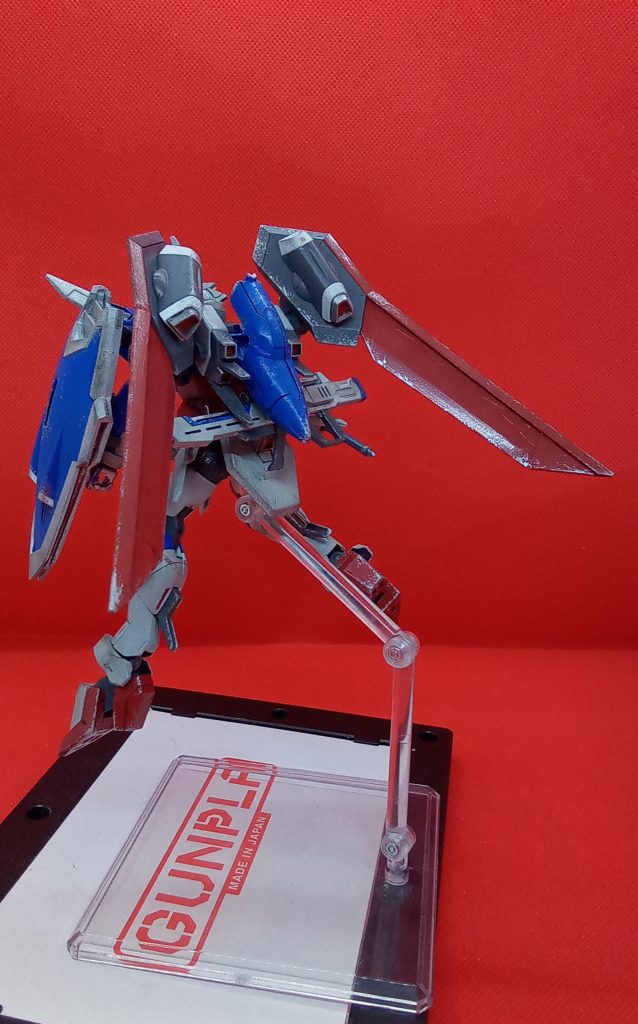 翼の黒色(グレー)部分の配色は悩んだもののシンプルに