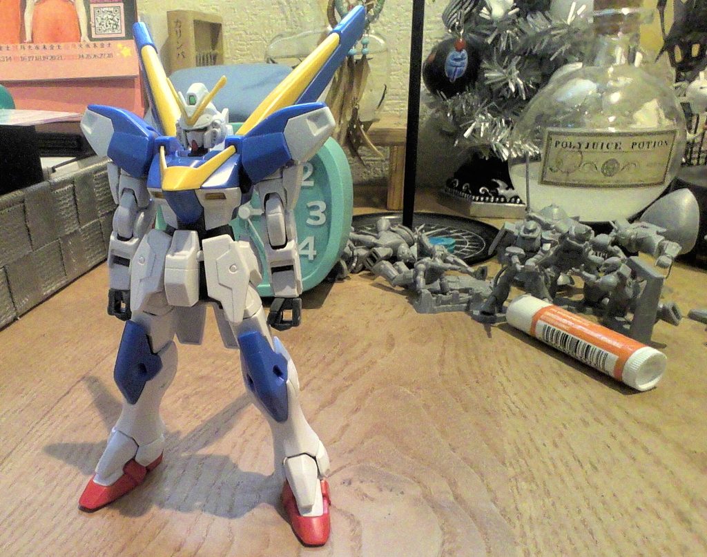 作品名：V2ガンダム　スタイル改修<p>MGEWシリーズの体型バランスを参考にhgucV2ガンダムを尖らせました。アサバス武装状態も後で貼っときます。</p>
