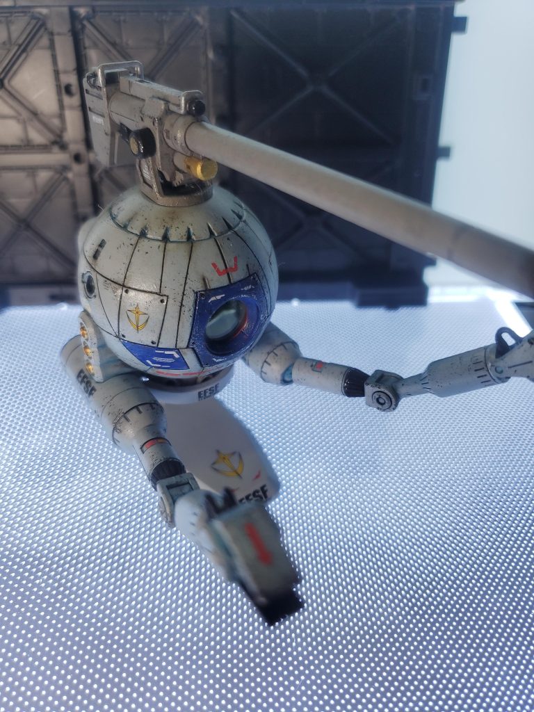 斜め上からのアングルで1枚。これも簡単に組めて楽しい良キットですね。どうしても通常のモビルスーツに行きがちですが、いつもと違うキットも楽しいものです。旧キットのムサイとかも作りたくなりました。