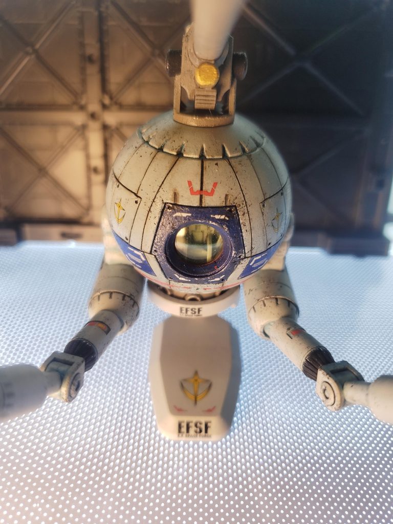 正面上からです。コックピットはパーツが取れない状態だったので何もできませんでした。2機目は今作っていますので少し手を入れられると思います。