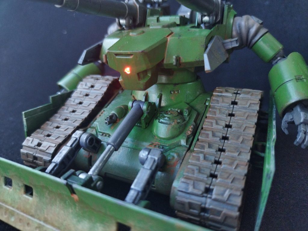 ミライトを仕込んでありますシリンダーはコトブキヤのパーツで可動します