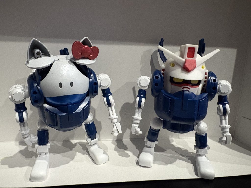 この前のモビルキティーハロとのコラボです色味が似てる様な…