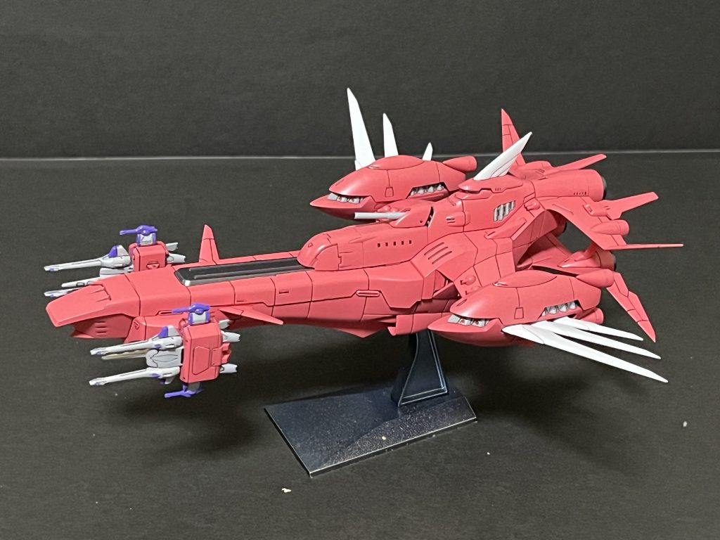 砲身とかもう少しグレーなんだけど、写真だと白く見える。ミーティアの塗り分けは不器用にはツラい。もちろん搭載機を塗るのは一旦諦め。