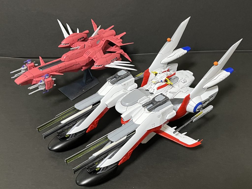 前回作成のアークエンジェルと並べて。こう見るとエターナル小さいな。