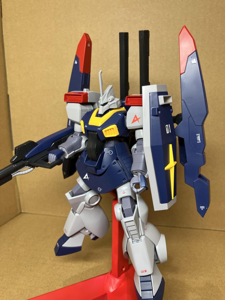 シールドは変更なく、ジムIIIと同型のものです。