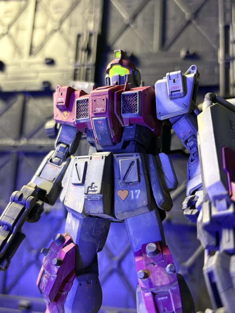 赤い三巨星に合わせて、ノーマル頭部も製作してみたよ。どっちがいいで御座るか❓オイラは、ノーマルの方が女性パイロットには似合う様な気がするで御座るよ😊