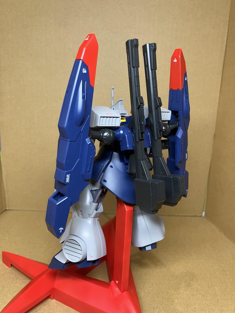 バックパックの窪みに、クレイバズーカがいい感じにひっかかります。