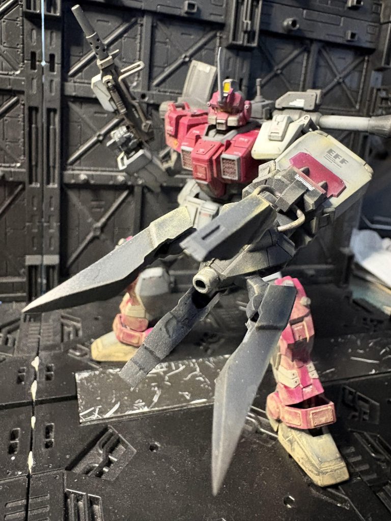 アイアンバンカーが展開して、ビーム兵器が出てくる😊設定としては、エネルギーは少ないので、3発位しか撃てない。