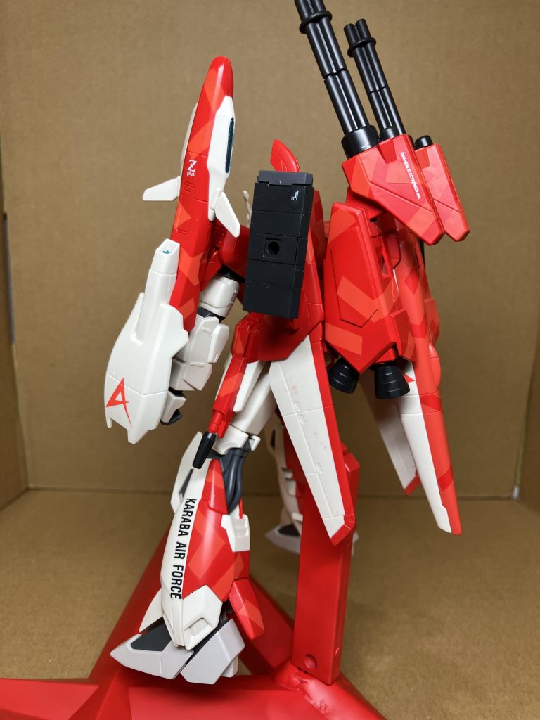 C1型をイメージして核熱ジェットエンジンっぽいものを背中につけました。オプションパーツのものを使ったので、ガトリングもついています。攻撃力もアップしています。