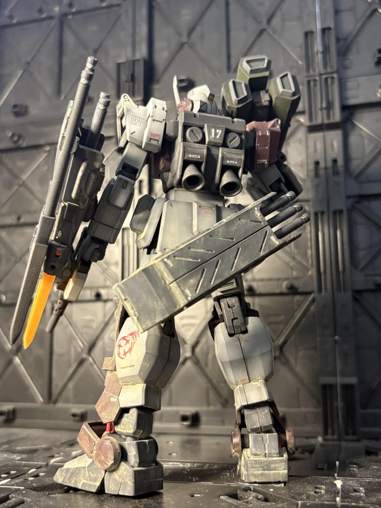 背面ですが、ヒートスパイク予備は当初、ランドセルに装着だが、腰部に変更。