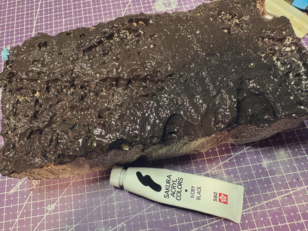 持ち手棒を刺して使ってたボロボロの100均ブロック。捨てるのもったいなくて台座にしました！