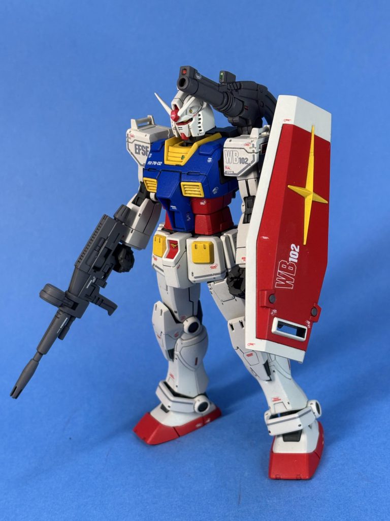 ショルダーキャノン装備。