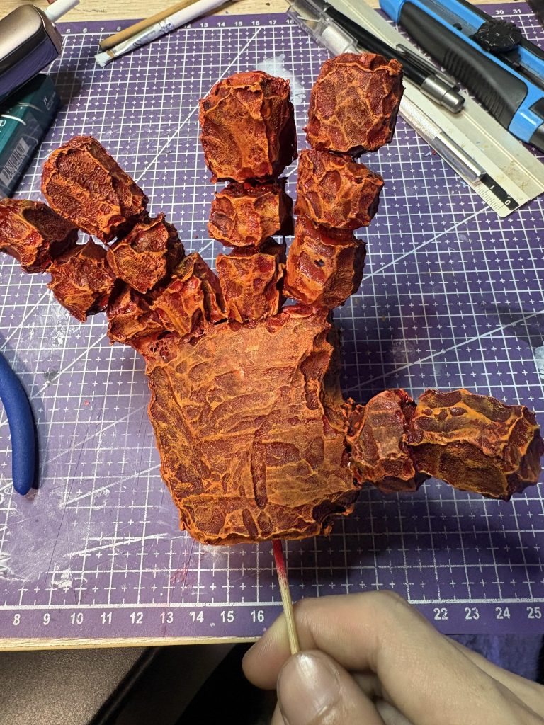 100均の絵の具。赤→オレンジ→黄