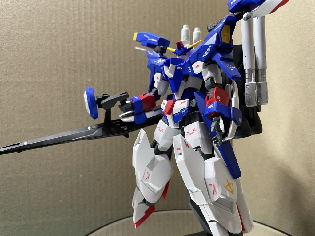 30mmのプロペラントタンクセットのブースターと、ダブルゼータのライフルでバックパックを作りました。