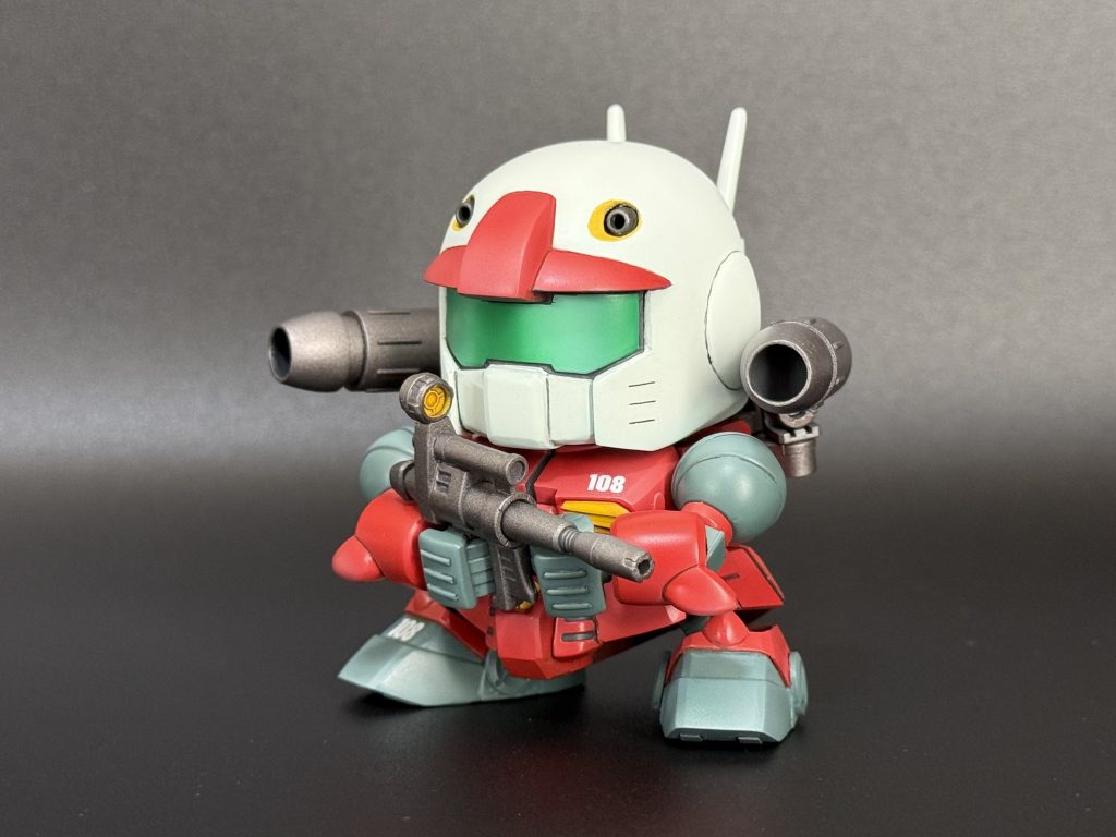 発艦ポーズ。ボディの中にEXSDガンダムのボディを仕込み、肩を前に出せるようにしました。