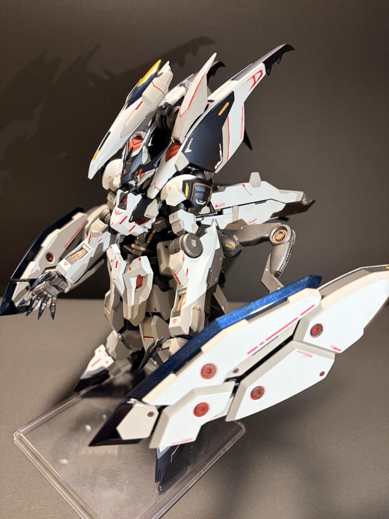 正面像格闘特化な形態でサブアームで敵を殲滅します。