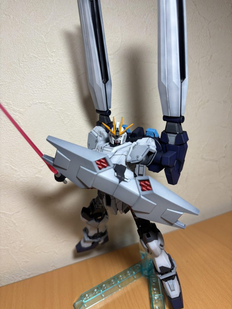 エアブラシ塗装してみて思ったこととして、塗膜がやっぱり薄いですね。下地にサフだけじゃなくて違う色も塗ったりしてみたいですね。それはともかく塗装ブースがなくて寒い中ベランダでやるのはかなりキツイ…。お金貯めないと。