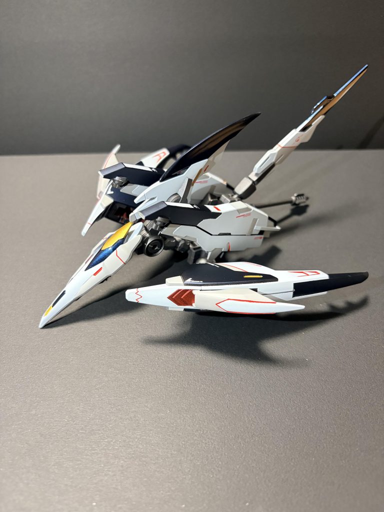 基本のバルバトスに装備するサポートメカが存在する設定です。どことなくペーネロペーっぽさがありますね。