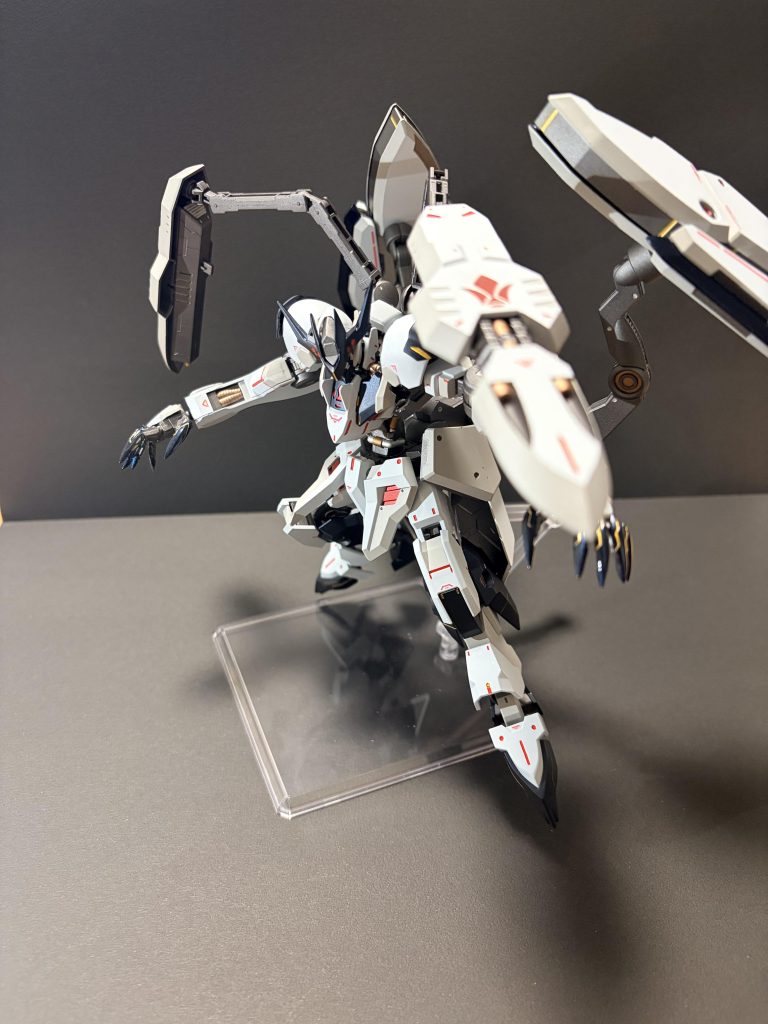 サブアームは銃火器としても使用できます。