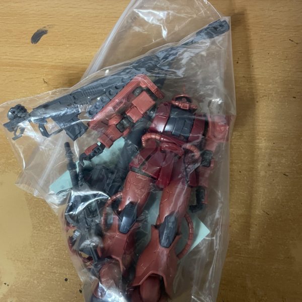 購入したのは、一昨年だったと思います。やっと出番が回って来ました😊前のジャンクザク復活計画とはまた違った感じて作りたいと思います。前回はMG、今回はHG、RG、オリジン版と3タイプあり、それぞれに不具合があるので関節固定&総出演の作品にしたいです。とは言え、ジオラマは作った事がないので、初挑戦に楽しみながらチャレンジしたいと思います😊まずは枯渇しているアイデアをどこからか仕入れてくることにします笑（4枚目）