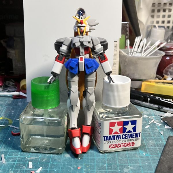 製作中の駄女神モチーフガンダムの進捗状況です！本体の塗装が終わりました。次は本体に合わせる小物作りに入ります。ご覧いただきありがとうございました🙇‍♂️（2枚目）
