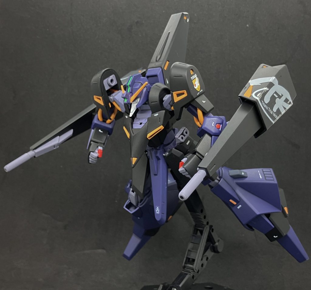 　基本的には各部の合わせ目処理と後ハメ加工、関節など可動部のクリアランス調整を行い、スジ彫りやモールドの彫り直しもしました。