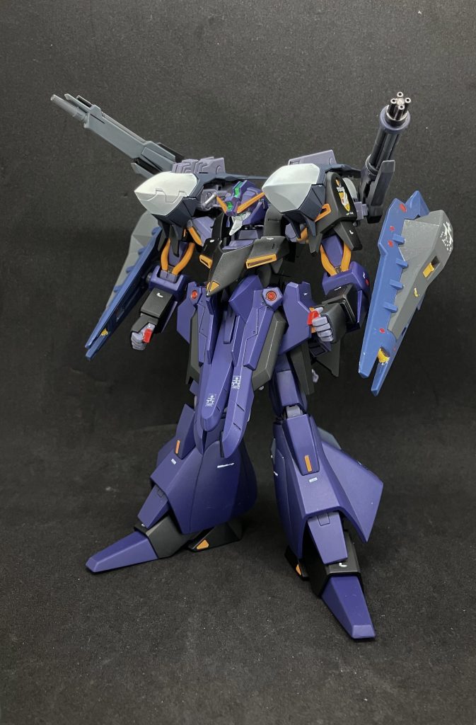 　1号機と同じく30MMのジョイントパーツを用いて両腕にヘイズル改のシールド・ブースターを接続。HGUCのフルドドⅡ拡張セット付属ジョイントも使えば装備を盛ることもできました。