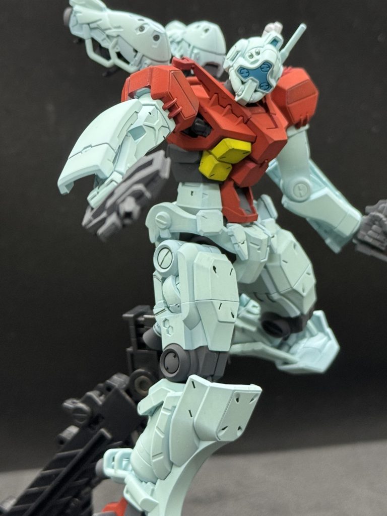 でな、おかんが言うにはな、ビームスプレーガンを使って戦うらしいねん。それジムやないかい。ビームスプレーガンはな、もうジムしか使わんのよ。あれ持ってたら連邦の量産機確定やないかい。&nbsp;