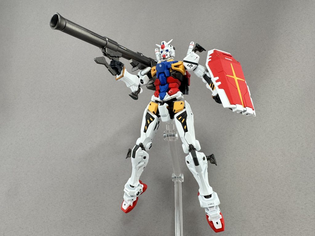 バズーカ構えこの白いガンダムのバズーカのパーツ分けはなかなか斬新でしたねぇ…🤔