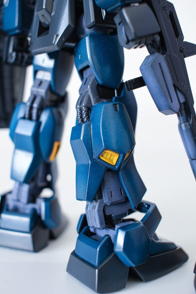 ブルーはシャドー部分を強調すればPG Mk2のインストのような色味に近づけられそうでかなり気に入ってますフレーム色は大正解しました同じく水性のルブリスグレーを候補にしていましたがグレーじゃないなと思いこちらに変更