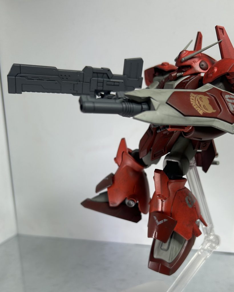 ビームライフル。多少大型であるもののオーソドックスな性能。グレネードランチャー。装弾数こそ多くは無いものの、扱い易い性能。