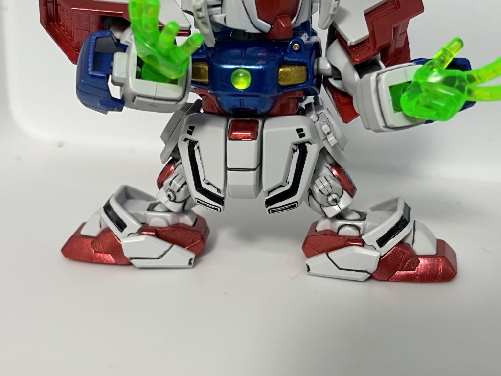 少し見にくいですが、股関節パーツが外側に付いている為、変態的な程に足が開きます。設計した人、天才か？