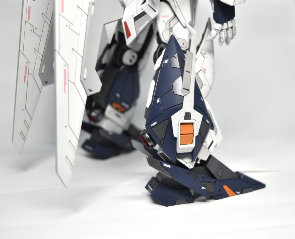 個人的にこの足の塗り分けの配色はお気に入りです😉ちなみにこの青の色は一回塗装した後気に入らず、ドボンしての再塗装となっております。二回目はAIに聞いて1番適した色を導き出してもらいました!AI様様です!笑