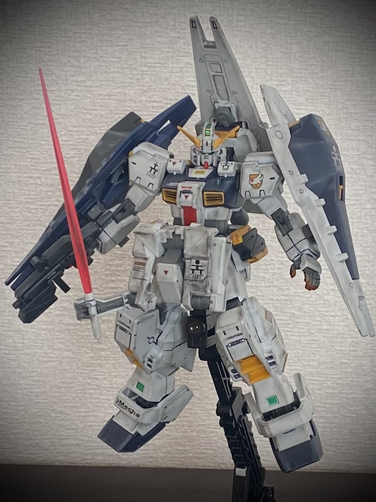 正面から。両腕の合わせ目消しが上手くいかず、やむなくモールド扱いにしてしまいました…