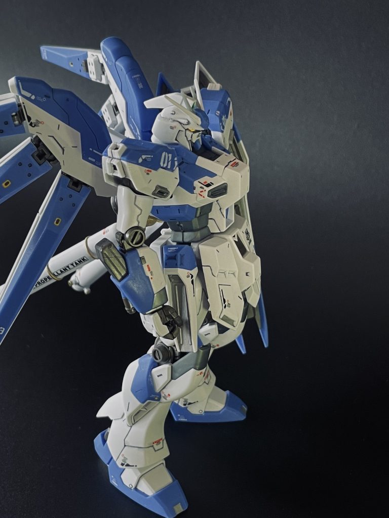 HGUC Hi-νガンダム–2枚目/制作者：Babine
